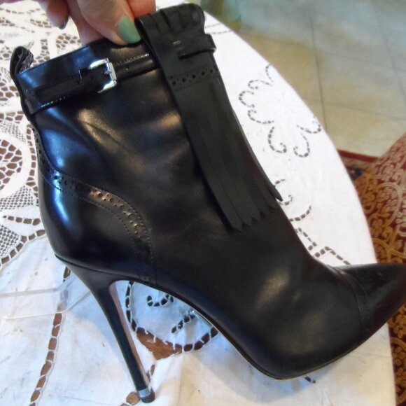 KORS by Michael Kors Black Leather Ankle Boots w/Removable Front Fringe Panel 8M - Picture 11 of 16
